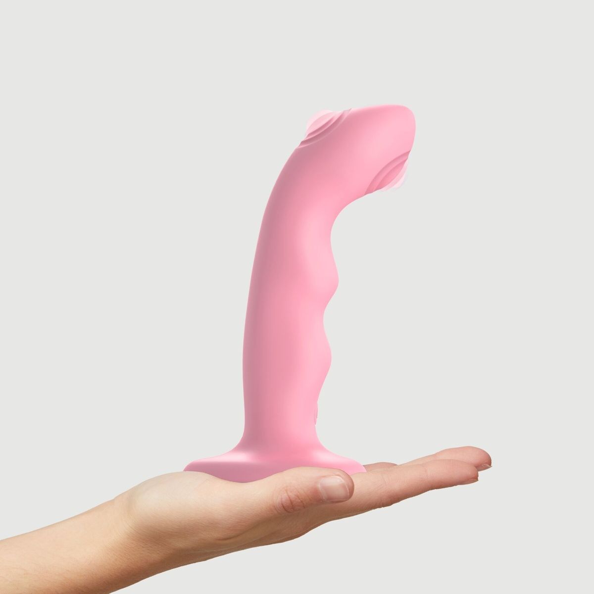 Насадка для страпона с двойной точечной пульсацией Strap-On-Me TAPPING DILDO WAVE &ndash; CORAL PINK, М
