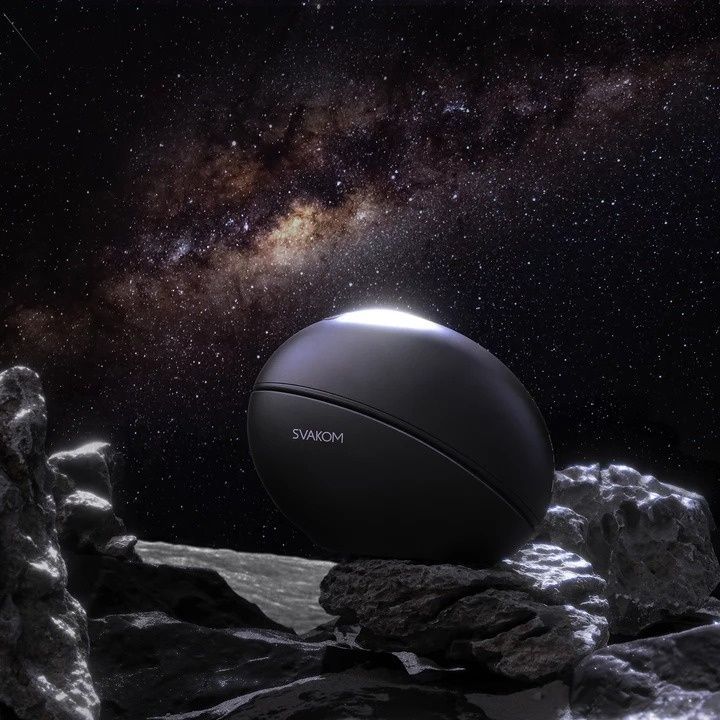 Вакуумний кліторальний смарт-стимулятор Svakom Pulse Galaxie Midnight Black, проєктор зоряного неба
