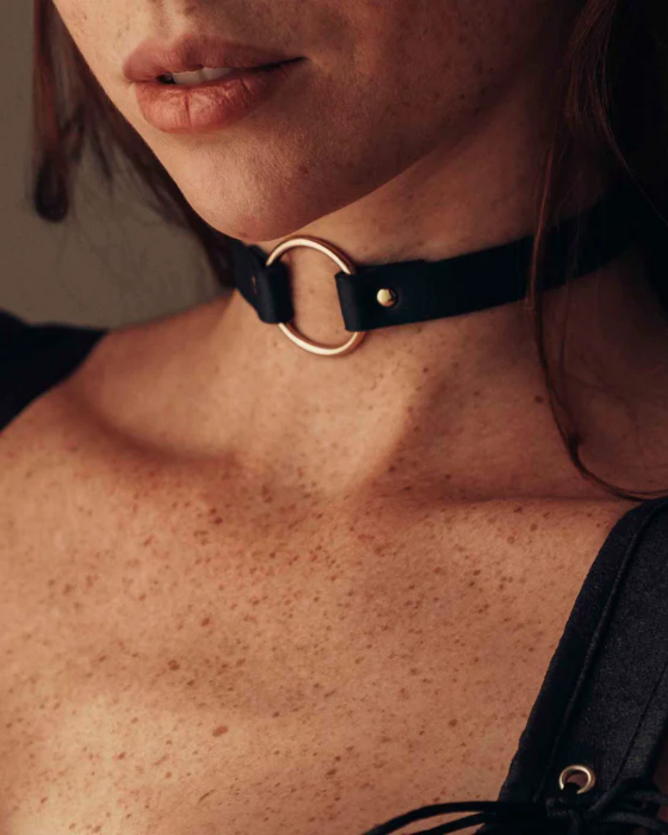 Чокер з екошкіри Bijoux Indiscrets Maze &ndash; Single Choker Black